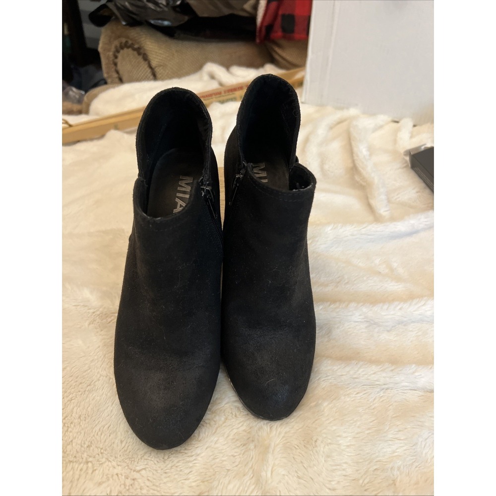 MIA Boots Women Sz 7.5 Casual Black Side Zip Wedge Ankle Booties Vegan Leather